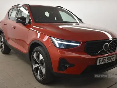 Używany Volvo XC40 Plus 197 KM (144 kW) 2024 Czerwony SUV