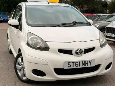 Used Toyota Aygo 68 HP (50 kW) 2011 White Hatchback