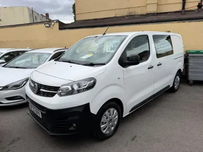 Used Vauxhall Vivaro 145 HP (106 kW) 2022 White MPV