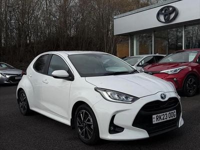 Used Toyota Yaris Hybrid Design 113 HP (83 kW) 2023 White Hatchback