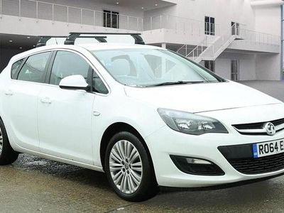 Used Vauxhall Astra Excite 2014 White Hatchback