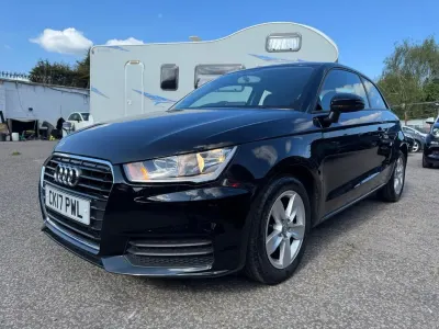 Begagnad Audi A1 Comfort 95 HK (69 kW) 2017 Svart Halvkombi