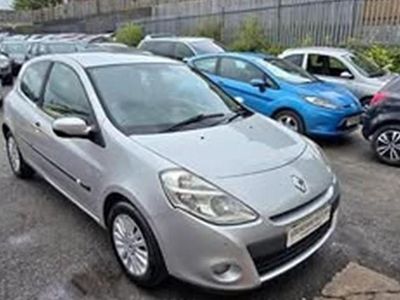 Silver Used 2010 Renault Clio II Hatchback | £2,495 (A bit pricey)