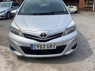 Used Toyota Yaris 90 HP (66 kW) 2012 Silver Hatchback