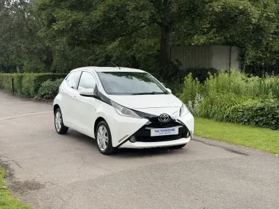 Used Toyota Aygo x-press 2015 White Hatchback