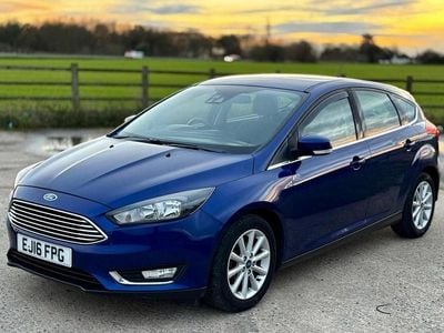 Begagnad Ford Focus Titanium 125 HK (91 kW) 2016 Blå Halvkombi