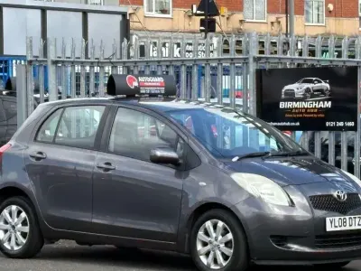 Begagnad Toyota Yaris 2008 Grå Halvkombi