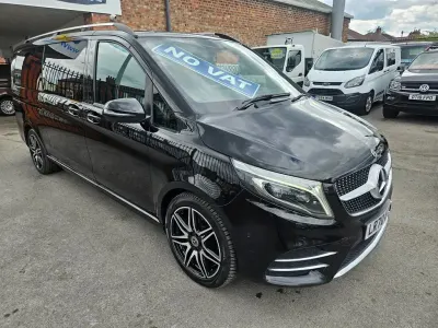 Usado Mercedes V220 AMG line 163 HP (119 kW) 2020 Preto Monovolume
