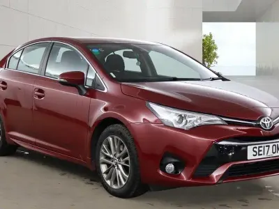 Used Toyota Avensis Business Edition 147 HP (108 kW) 2017 Red Sedan