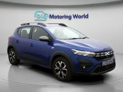 Begagnad Dacia Sandero Journey 100 HK (73 kW) 2023 Blå Halvkombi