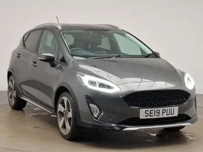Usado Ford Fiesta Active X 140 CV (102 kW) 2019 Gris Utilitario