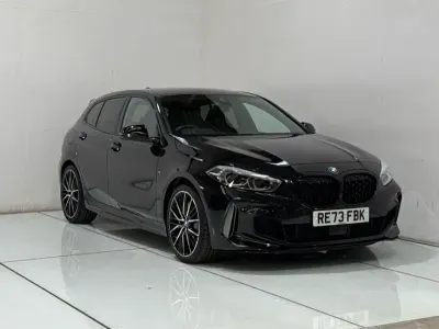 Usado BMW M135 Comfort Edition 302 CV (222 kW) 2023 Negro Utilitario