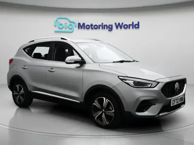Usado MG ZS Excite 106 CV (77 kW) 2023 Plateado SUV
