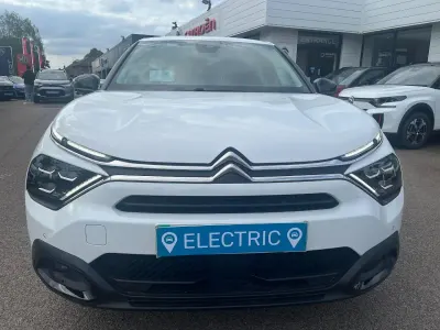 Begagnad Citroën e-C4 Shine 98 kW (134 HK) 2022 Vit Halvkombi