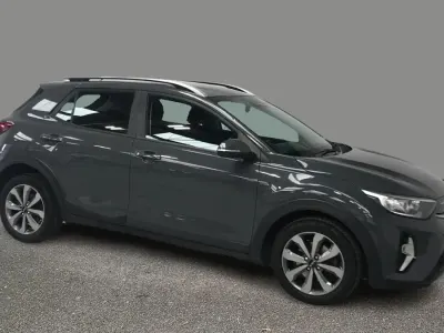 Używany Kia Stonic 99 KM (72 kW) 2021 Szary SUV