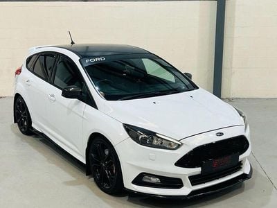 Used Ford Focus ST 250 HP (183 kW) 2017 White Hatchback