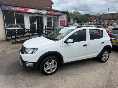 Used Dacia Sandero Lauréate 90 HP (66 kW) 2016 White Hatchback