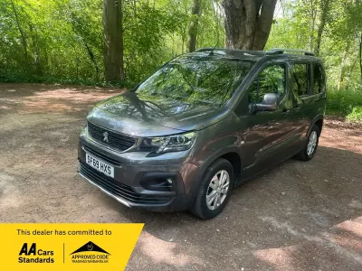 Używany Peugeot Rifter Allure 2020 Szary Minivan