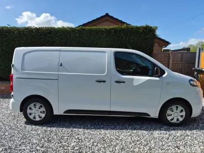 Gebraucht Vauxhall Vivaro 100 PS (73 kW) 2022 Weiß Van / Kleinbus