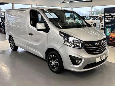 Używany Vauxhall Vivaro Edition 2018 Srebrny