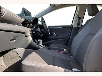 Used Toyota Yaris Hybrid Design 116 HP (85 kW) 2024 White Hatchback