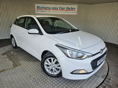 Używany Hyundai i20 SE 84 KM (61 kW) 2017 Biały Hatchback