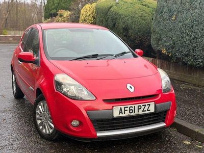 Red Used 2011 Renault Clio II Hatchback | £2,250 (A bit pricey)