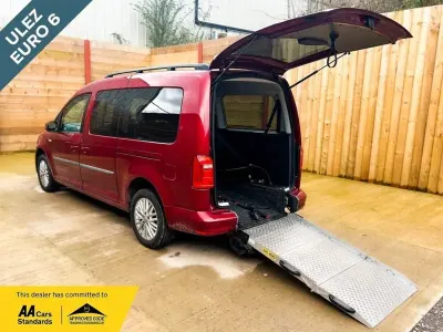 Usado VW Caddy Maxi Life 122 HP (89 kW) 2021 Vermelho Monovolume