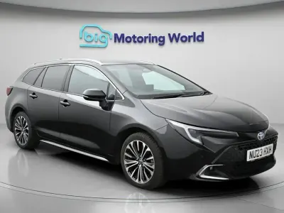 Usado Toyota Corolla Design 140 CV (102 kW) 2023 Negro Familiar