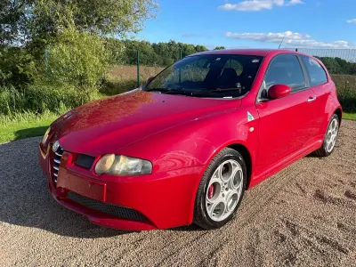 Begagnad Alfa Romeo 147 GTA 250 HK (183 kW) 2005 Röd Halvkombi