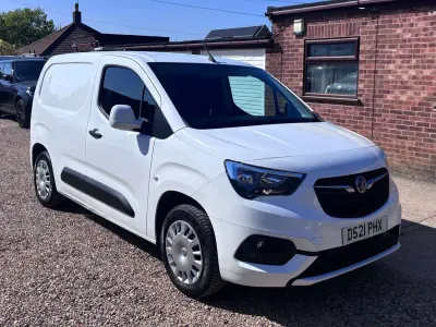 Używany Vauxhall Combo Sportive 100 KM (73 kW) 2021 Biały Minivan