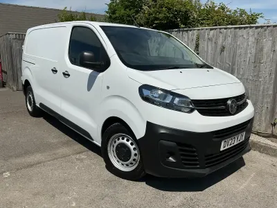 Used Vauxhall Vivaro S 100 HP (73 kW) 2023 White MPV
