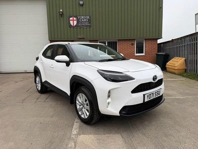 Used Toyota Yaris Hybrid 116 HP (85 kW) 2021 White SUV