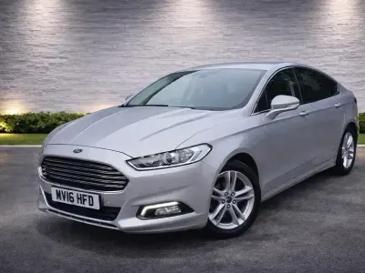 Begagnad Ford Mondeo Zetec 2016 Silver Halvkombi