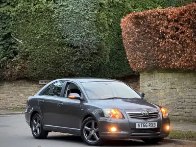 Used Toyota Avensis T1 174 HP (127 kW) 2006 Grey Hatchback