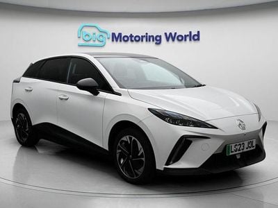 Begagnad MG MG4 EV Trophy 150 kW (204 HK) 2023 Vit Halvkombi