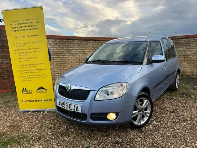 Usado Skoda Roomster 105 CV (77 kW) 2008 Azul Monovolumen