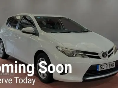 Used Toyota Auris Active 2013 White Hatchback