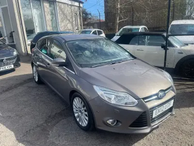 Usado Ford Focus Titanium X 125 HP (91 kW) 2012 Castanho Citadino