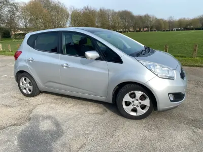 Second-hand Kia Venga 2011 Argintiu Hatchback