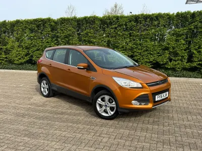Usado Ford Kuga Zetec 182 CV (133 kW) 2016 Naranja SUV