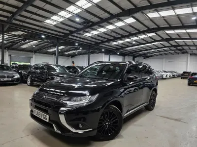 Begagnad Mitsubishi Outlander P-HEV 2020 Svart SUV