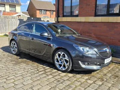 Używany Vauxhall Insignia SRi 136 KM (100 kW) 2016 Czarny Hatchback