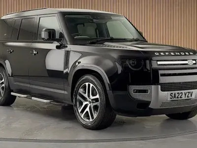 Used Land Rover Defender SE 250 HP (183 kW) 2022 Santorini black SUV