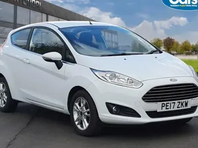 Usado Ford Fiesta Zetec 101 HP (74 kW) 2017 Branco Citadino