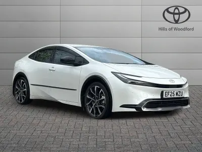 Used Toyota Prius 2025 White Hatchback