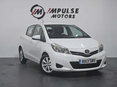 Used Toyota Yaris 101 HP (74 kW) 2013 White Hatchback