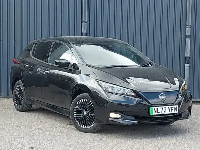 Begagnad Nissan Leaf N-Connecta 110 kW (150 HK) 2022 Svart Halvkombi