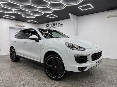 White Used 2017 Porsche Cayenne Platinum Edition SUV | £24,595 (Fair price)