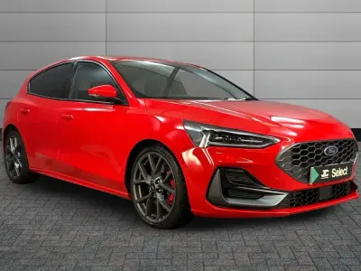 Used Ford Focus ST 280 HP (205 kW) 2023 Red Hatchback